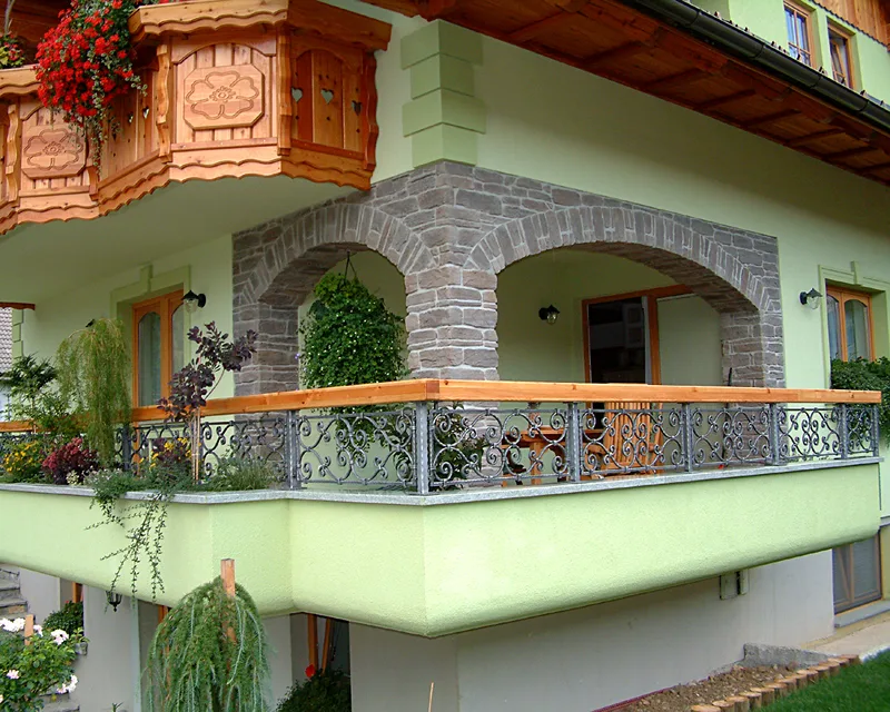 Wrought Iron Balcony Railing – Črna vas