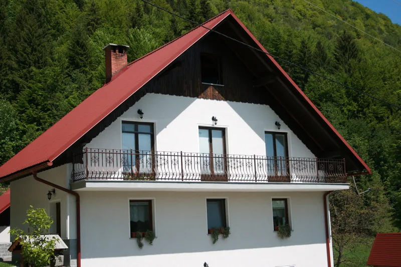 Schmiedeeisernes Balkongeländer – Čekovnik