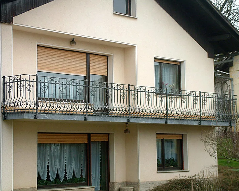 Schmiedeeisernes Balkongeländer – Ponova vas