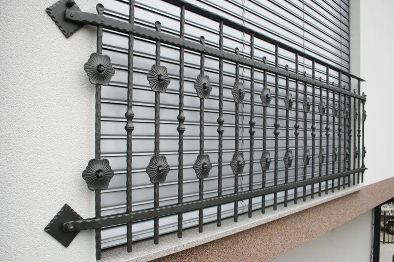 Fenstergitter „Rosettenraster“