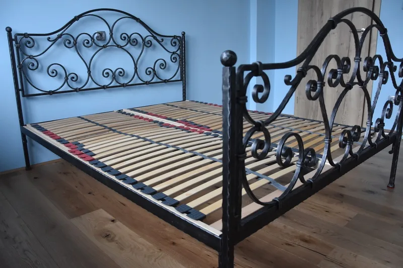 Geschmiedetes Kingsize-Bett
