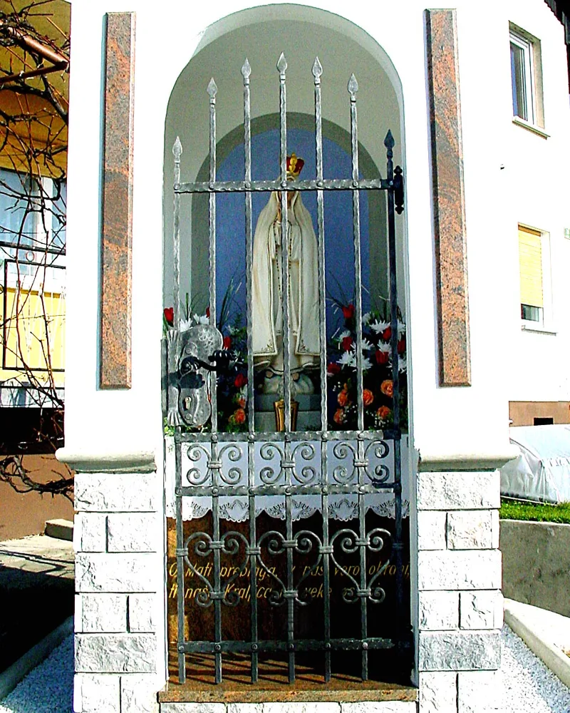 Forged gate for a chapel, Ladja