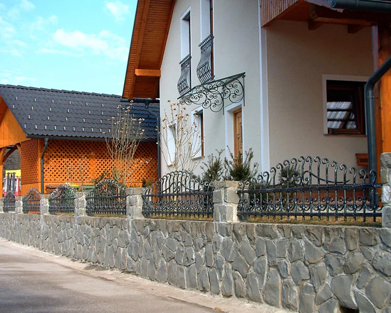 Schmiedeeisernes Vordach – Bitnje