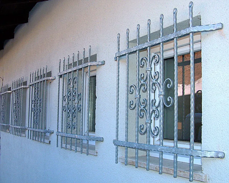 Schmiedeeisernes Fenstergitter – Kranjska Gorica