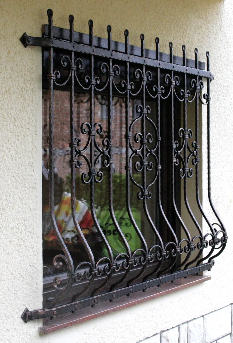 Schmiedeeisernes Fenstergitter – Zasavje