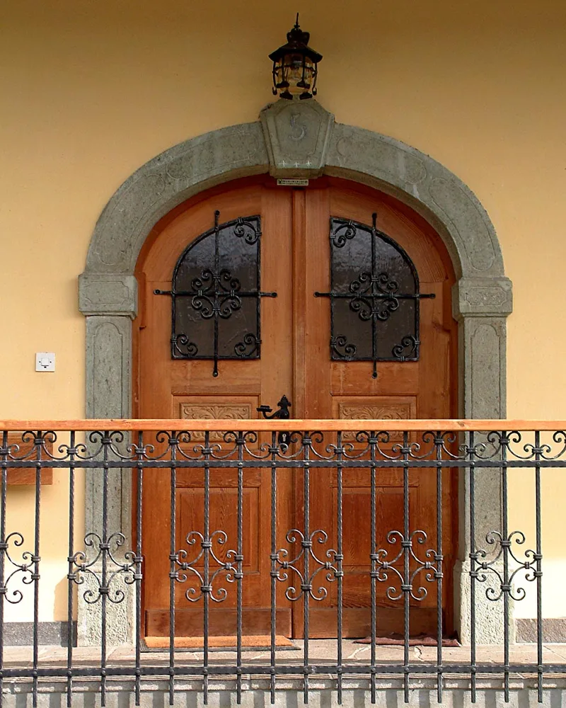 Schmiedeeisernes Fenstergitter – Gorje