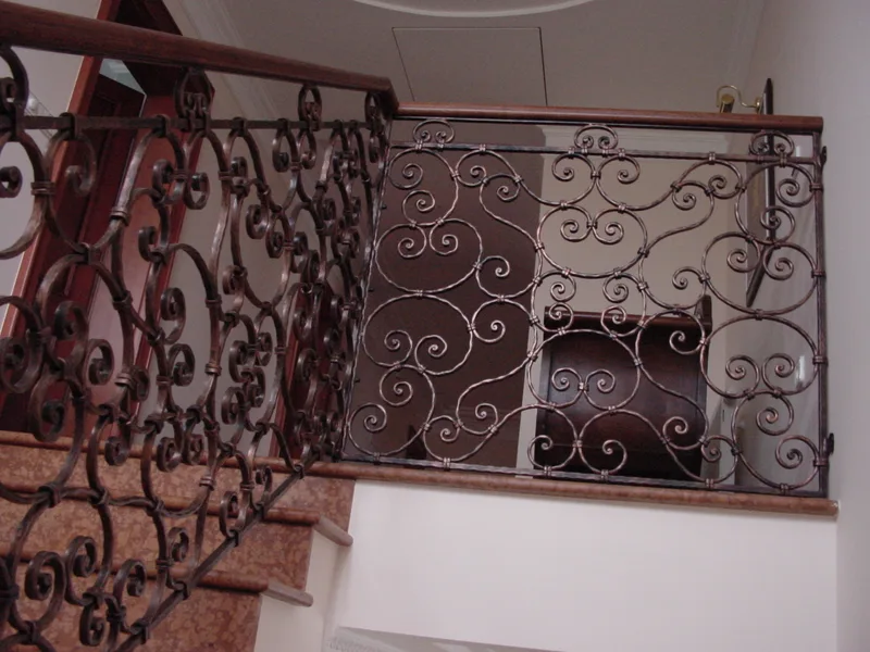 Schmiedeeisernes Treppengeländer – Količevo