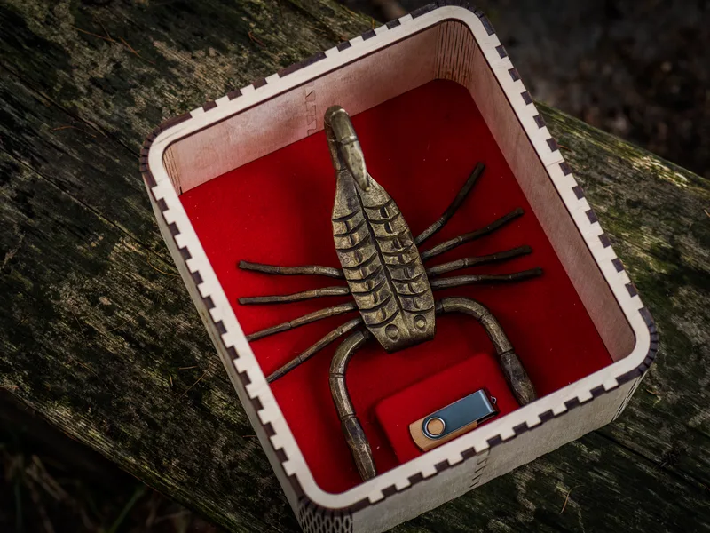 Geschmiedeter Skorpion in Geschenkbox
