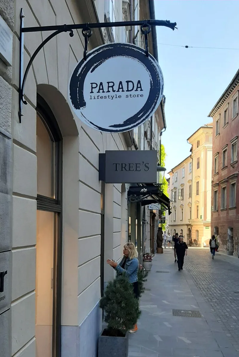 Geschmiedetes Schild „Parada“
