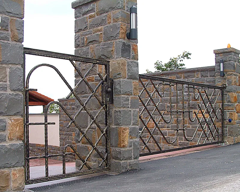 Wrought Iron Garden Gate – Debeli rtič