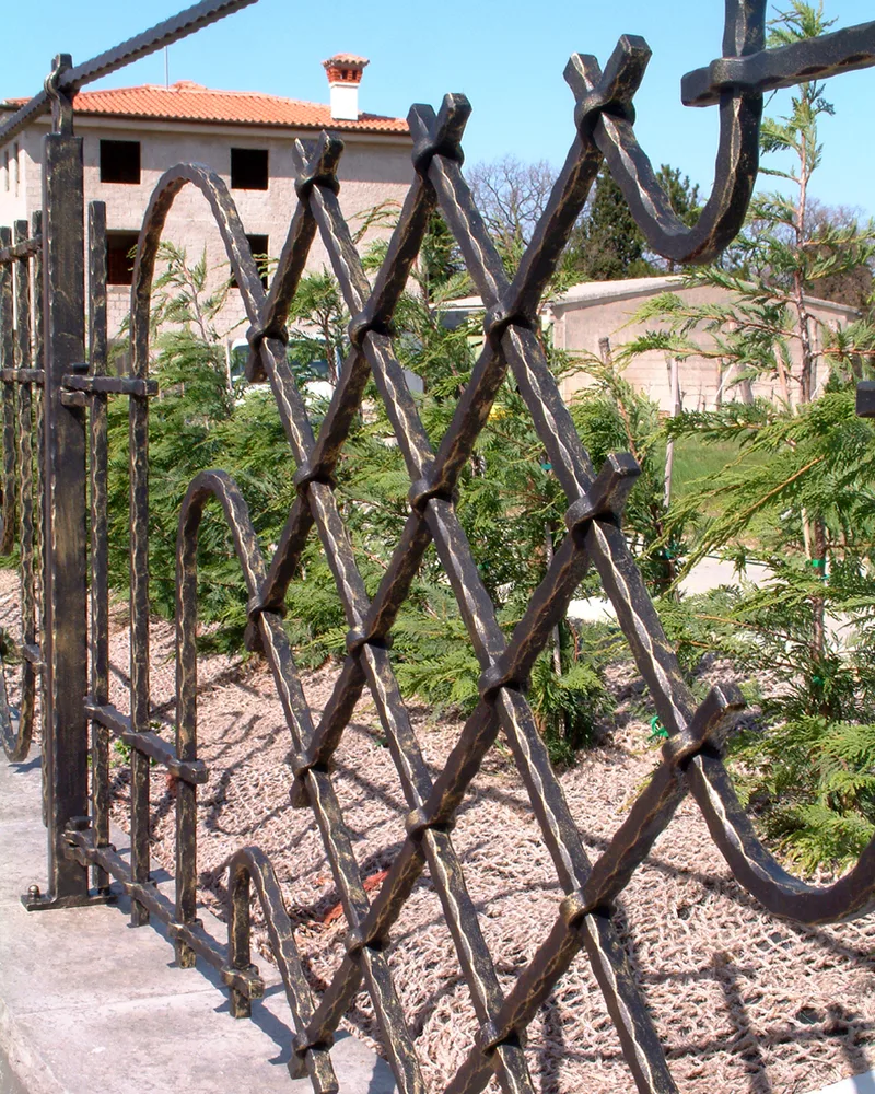 Wrought Iron Garden Fence – Debeli rtič