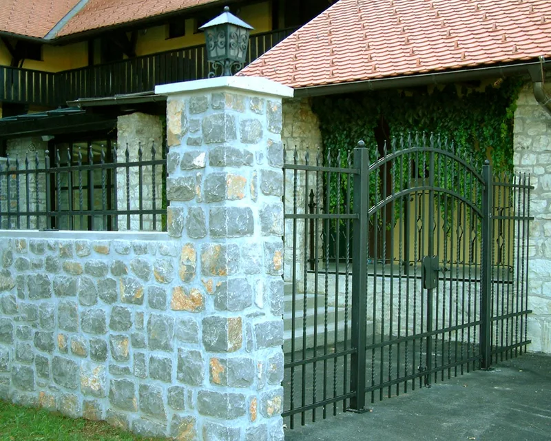 Schmiedeeiserner Gartenzaun – Podvin
