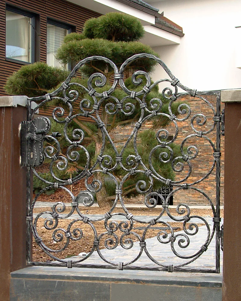 Wrought Iron Garden Fence – Dobeno