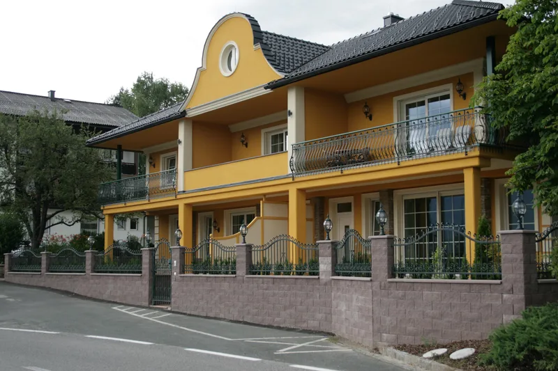 Fence with Waving Frieze