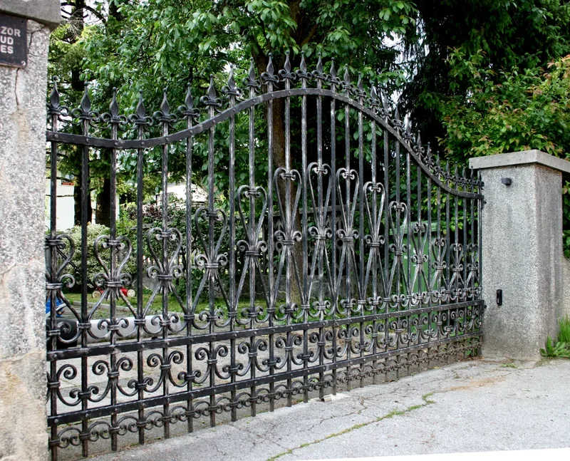 Wrought iron double-leaf gate and pedestrian gate, Naklo