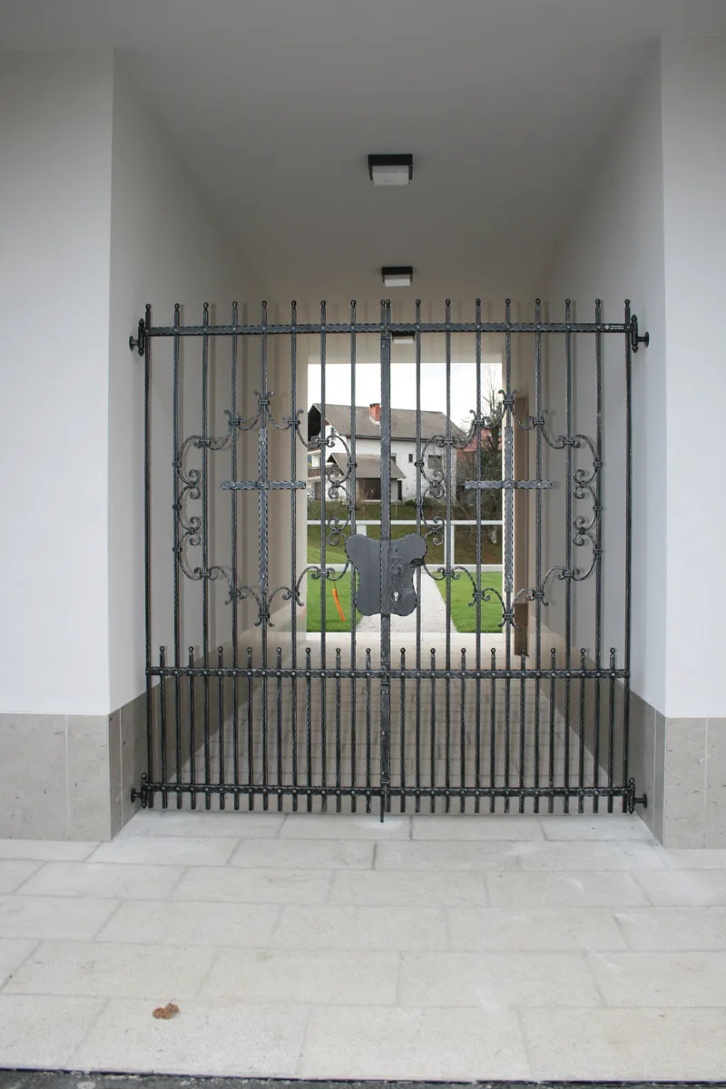 Gate “Šentjošt”
