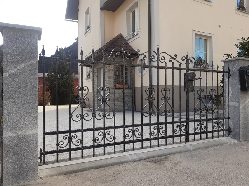 Fence with Letterbox Shelter